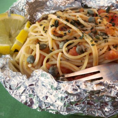 Makarona spageti me limon në shportë alumini