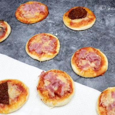 Pica të vogla me krem djathi Pica të vogla me krem djathi