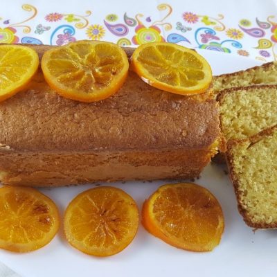 Kek me portokall dhe feta portokalli të karamelizuara Kek me portokall dhe feta portokalli të karamelizuara