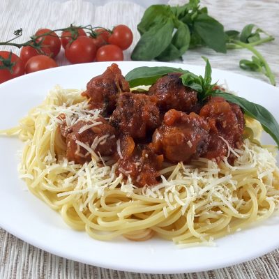 Makarona me qofte të vogla