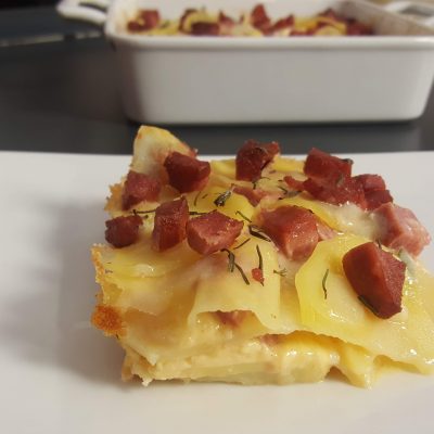 Tavë me patate dhe sallam