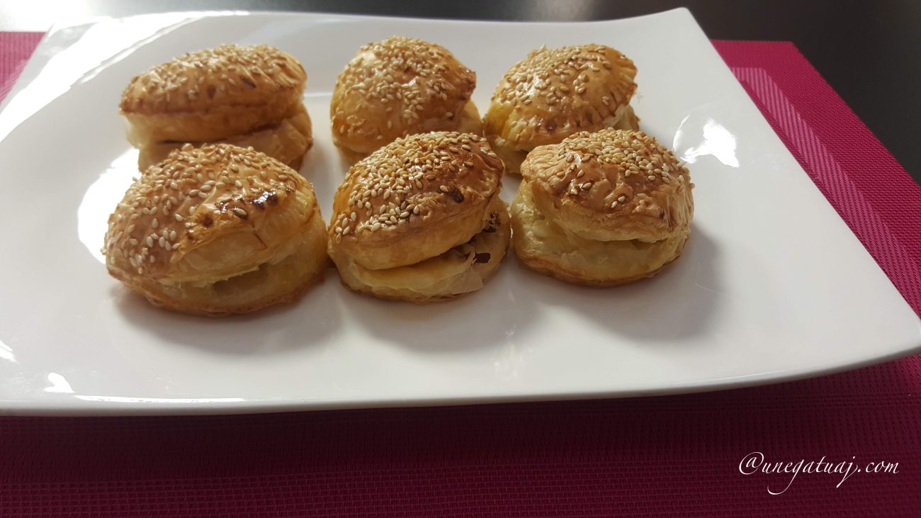 Byrek të vegjël me kërpudha dhe proshutë të tymosur