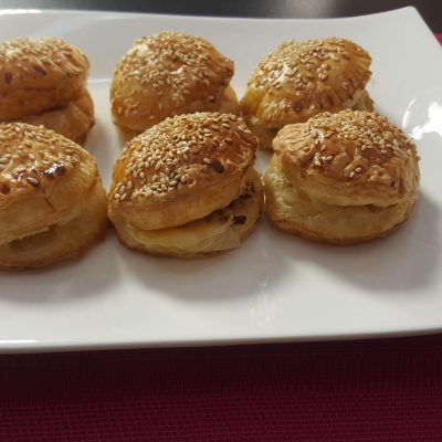 Byrek të vegjël me kërpudha dhe proshutë të tymosur