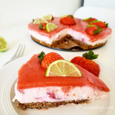 Cheesecake me luleshtrydhe dhe limon jeshil Cheesecake me luleshtrydhe dhe limon jeshil