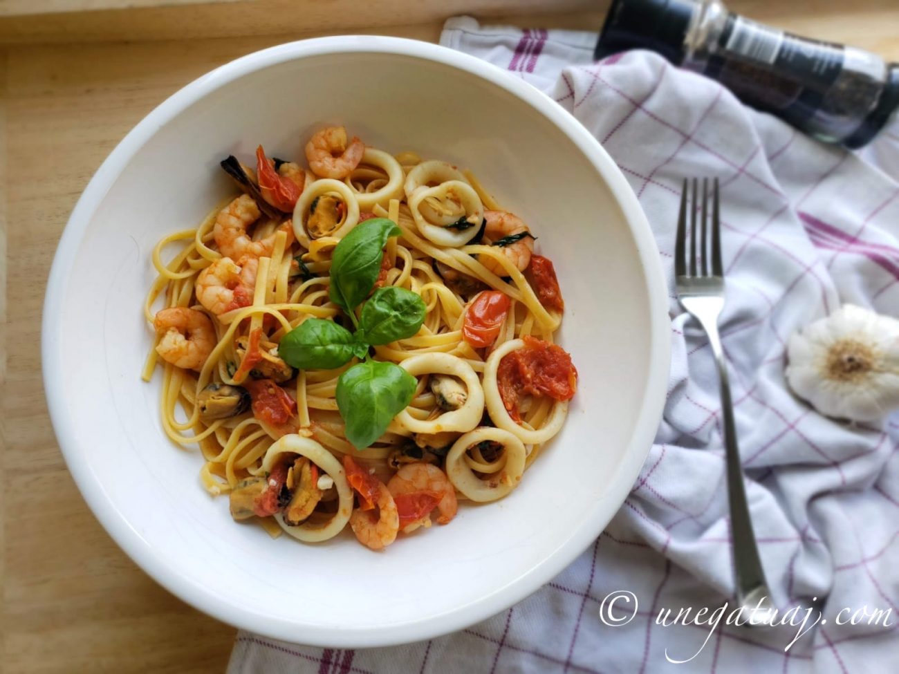 Makarona me fruta deti