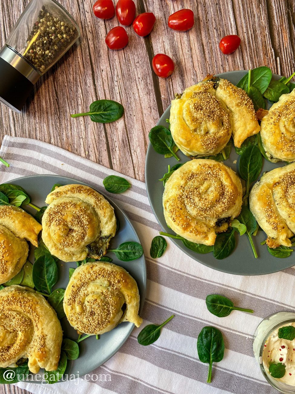 Byrekë të shpejtë sfoljatë me gjizë e spinaq