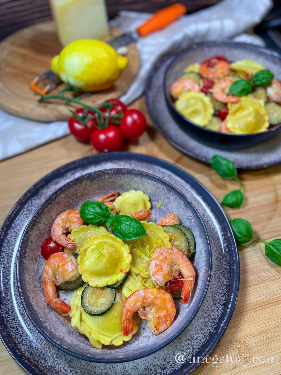 Ravioli me mbushje limoni me karkaleca dhe kunguj